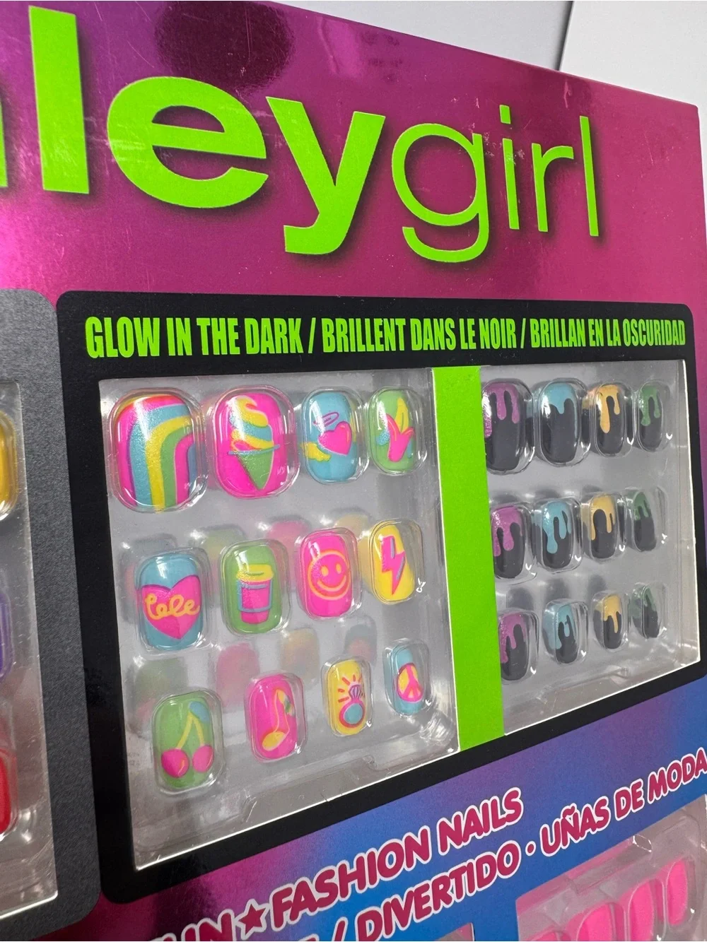 Townley Girl Press-On Nails Rounded Square Neon Glow in the Dark Retro Mix NEW
